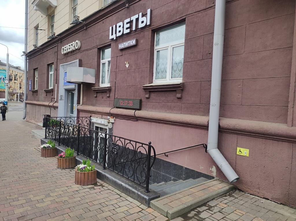 Магазин цветов и алкогольной продукции в центре