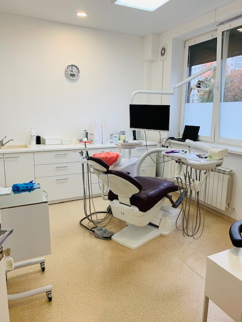 Стоматологическая клиника рядом с метро Грушевка