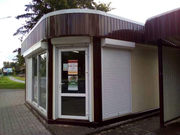 Мини-магазин на остановке в Боровлянах