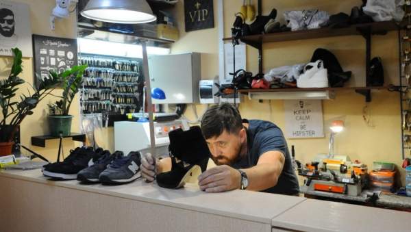 Мастерская по ремонту обуви возле метро