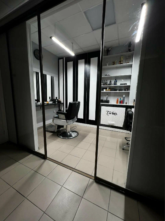 Премиальная тату-студия с барбер-зоной