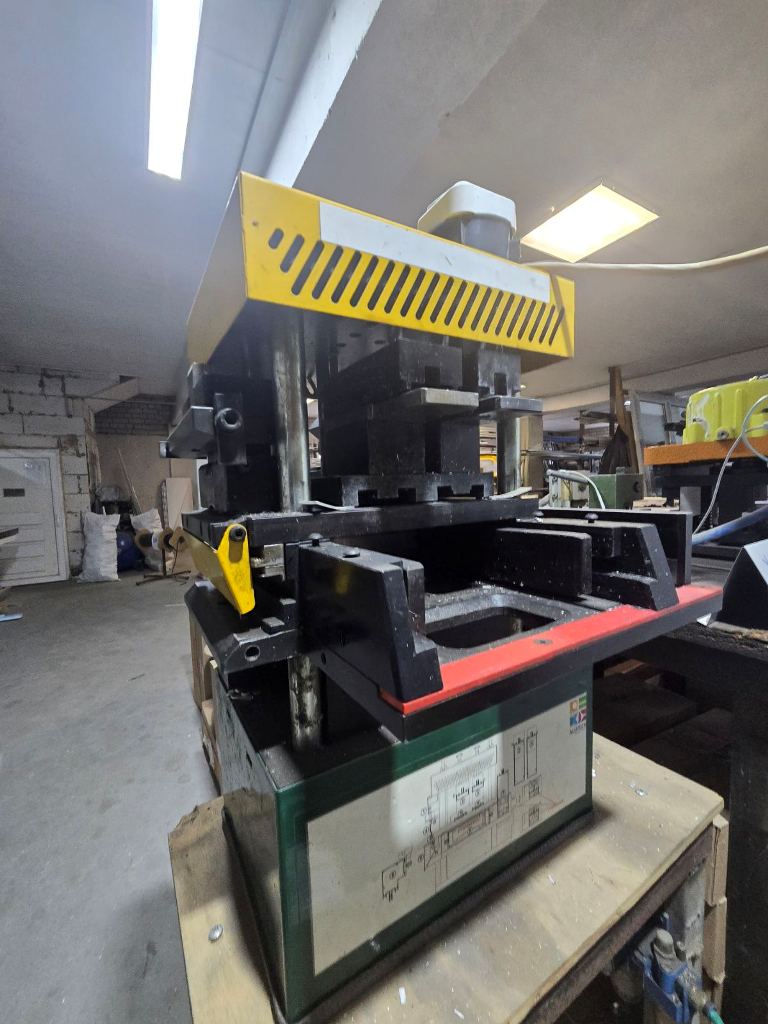 Производство алюминиевых и ПВХ конструкций с 15-летней историей