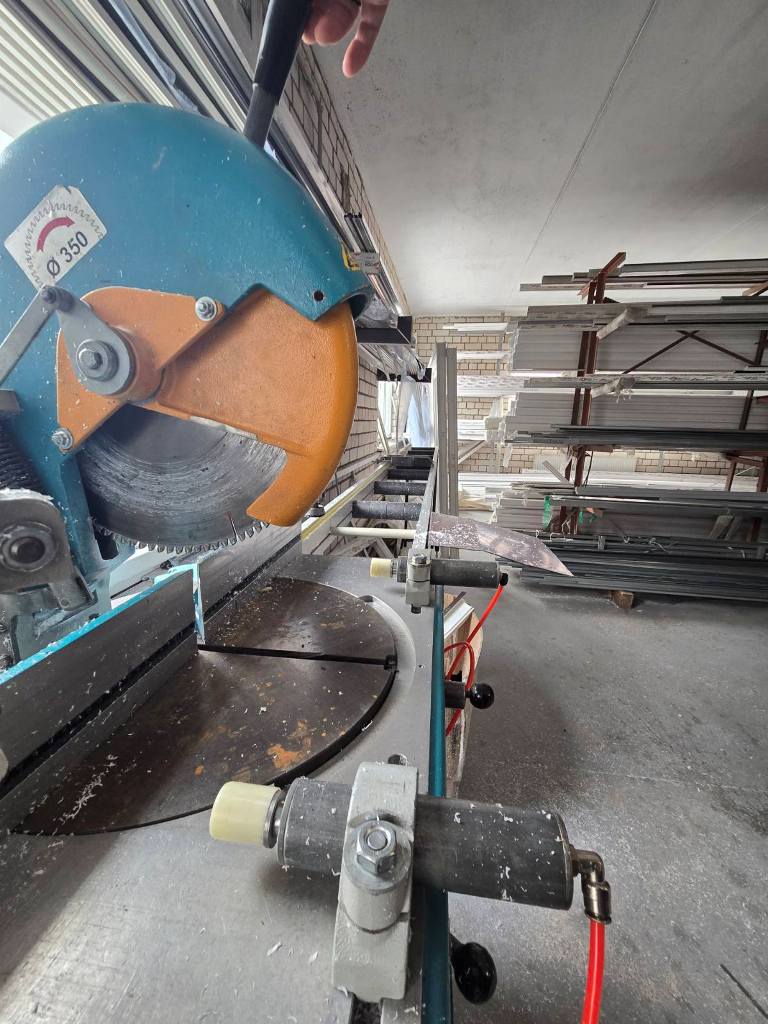 Производство алюминиевых и ПВХ конструкций с 15-летней историей