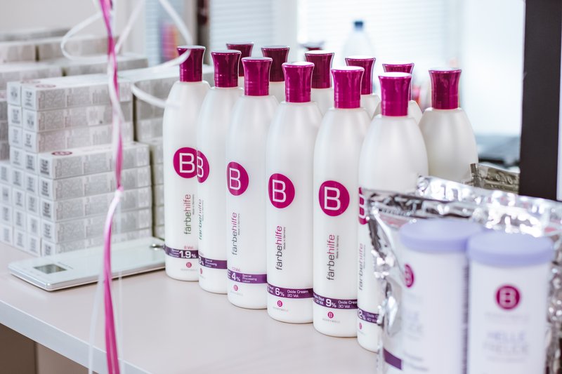 16% в Медалекс бьюти (продажа косметики и Салон «Подиум»)