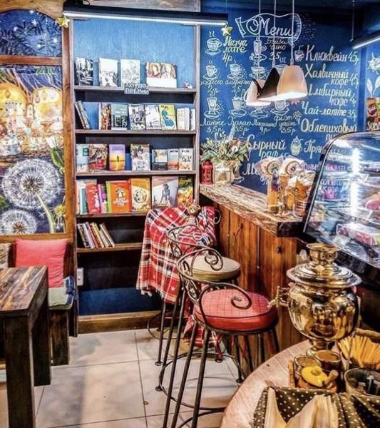Книжный магазин с кофейней рядом с м.Восток