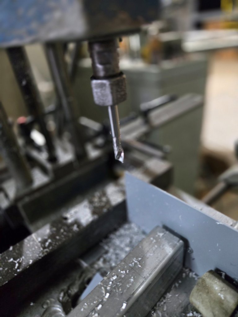 Производство алюминиевых и ПВХ конструкций с 15-летней историей