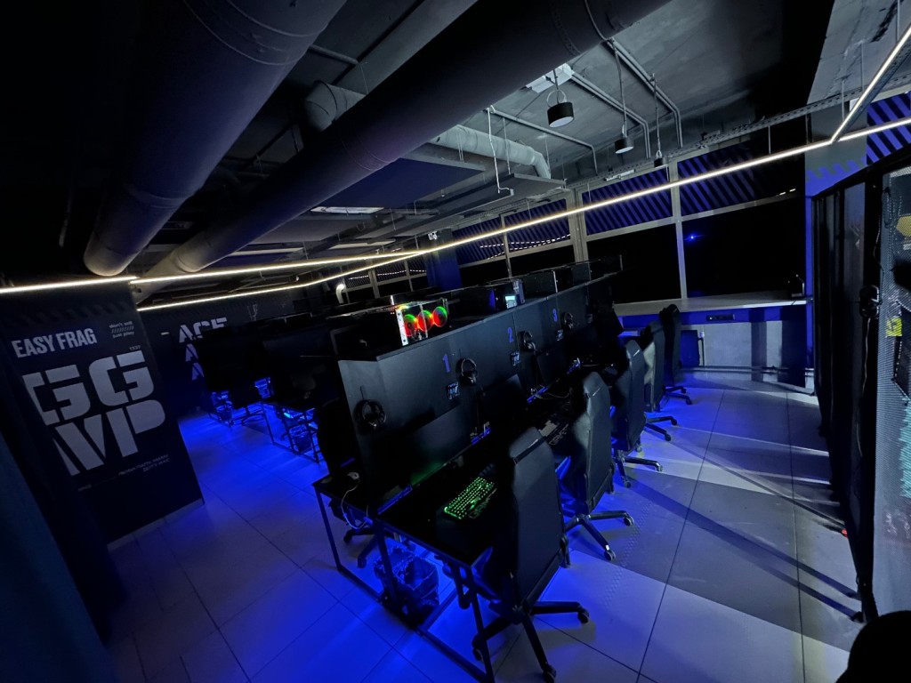 Компьютерный клуб True Gamers рядом с метро Немига