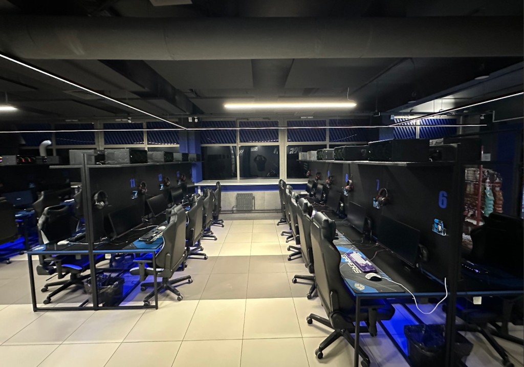 Компьютерный клуб True Gamers рядом с метро Немига