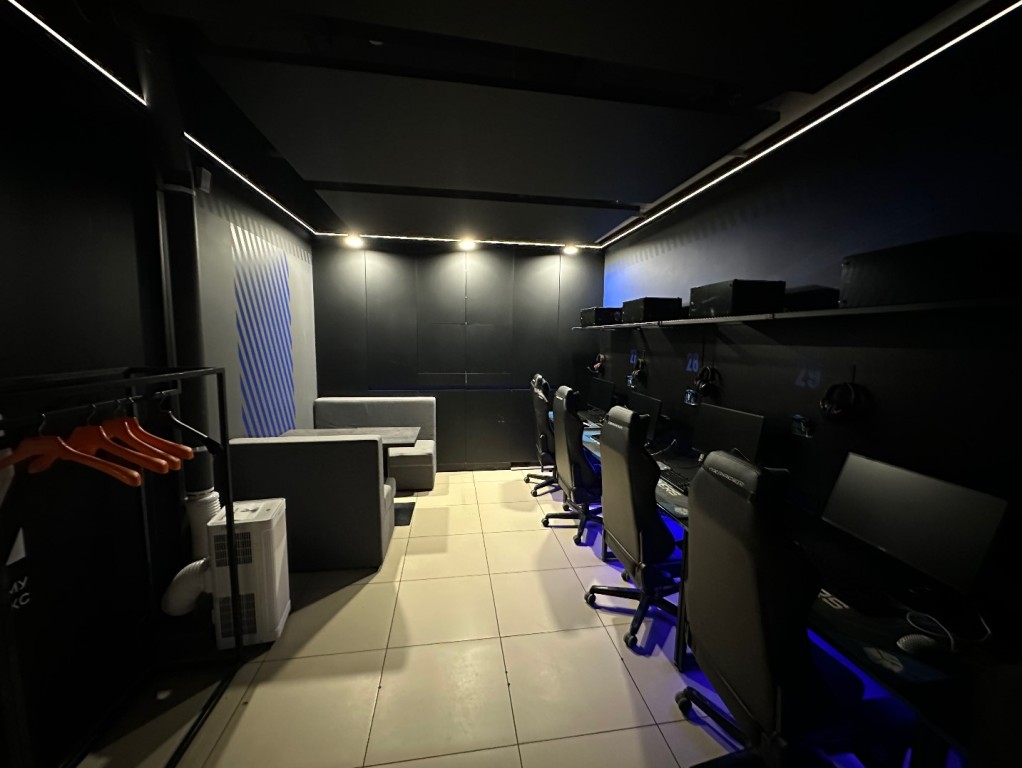Компьютерный клуб True Gamers рядом с метро Немига