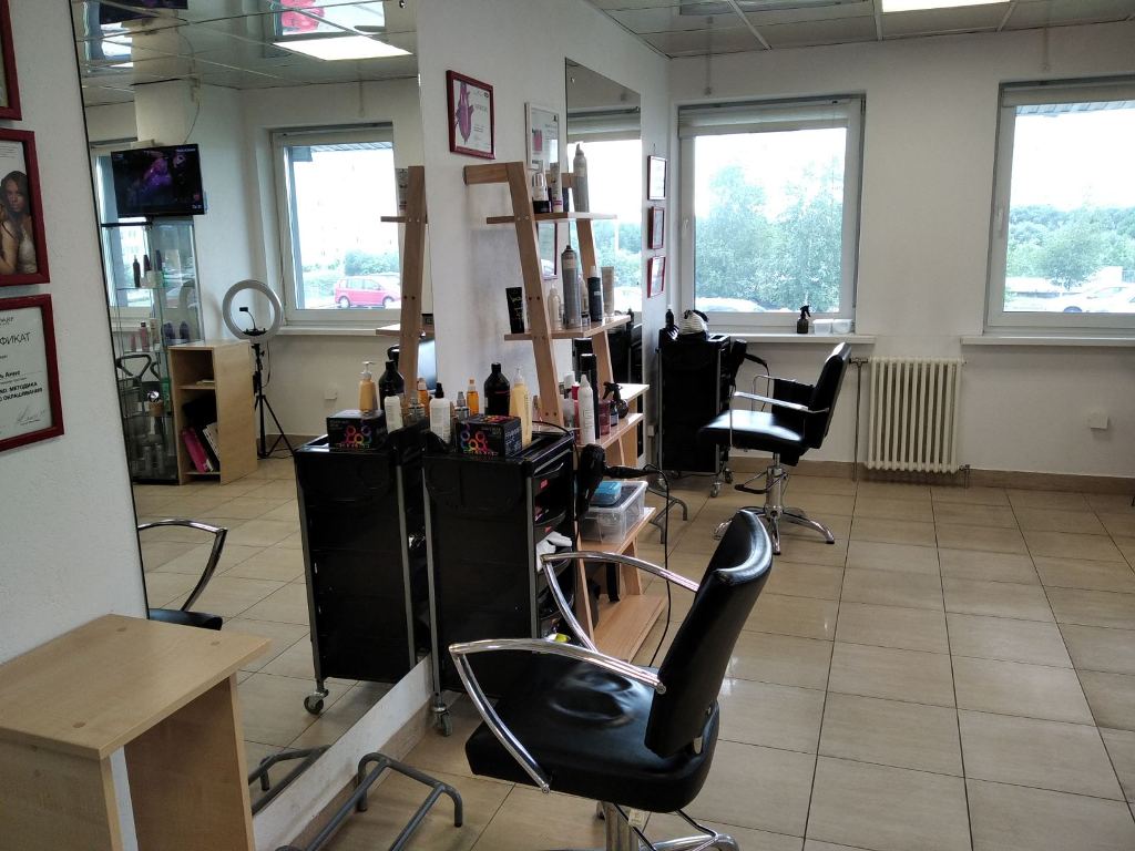 Уютная парикмахерская в 3 остановках от метро