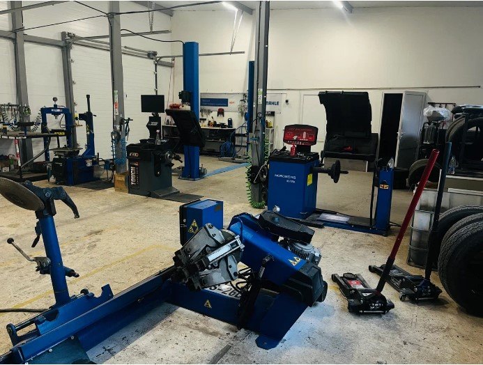 Автомойка + шиномонтаж + производственные боксы