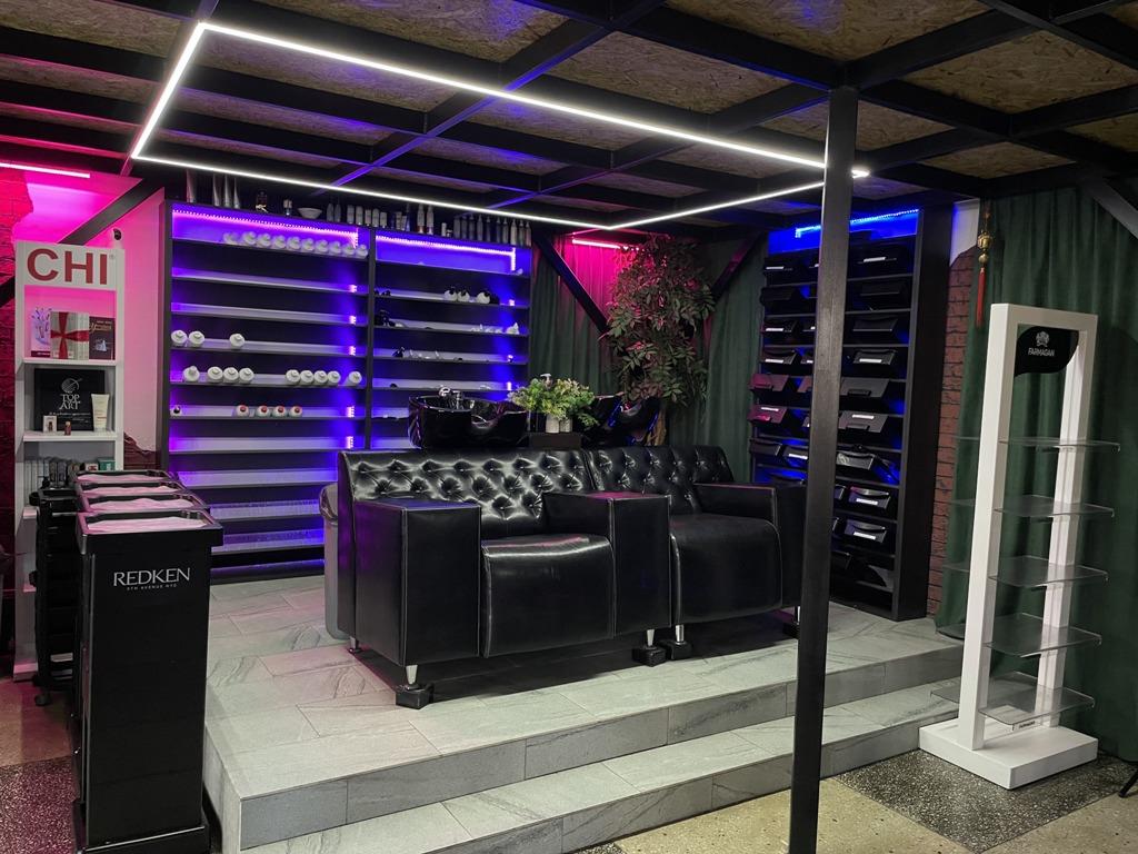 Стильный салон красоты "TopColors" возле метро