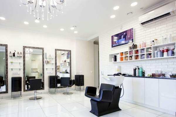 Сеть из 4 действующих студий красоты