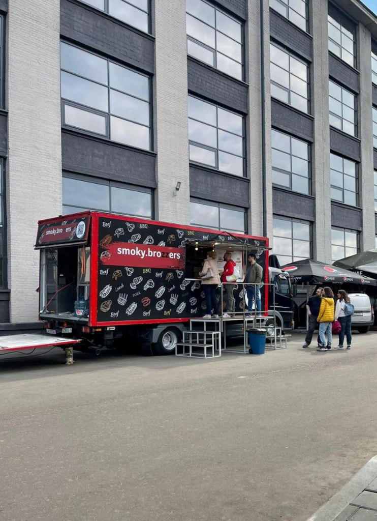 Готовый фудтрак на базе Mercedes-Benz Atego