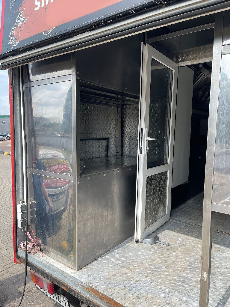 Готовый фудтрак на базе Mercedes-Benz Atego