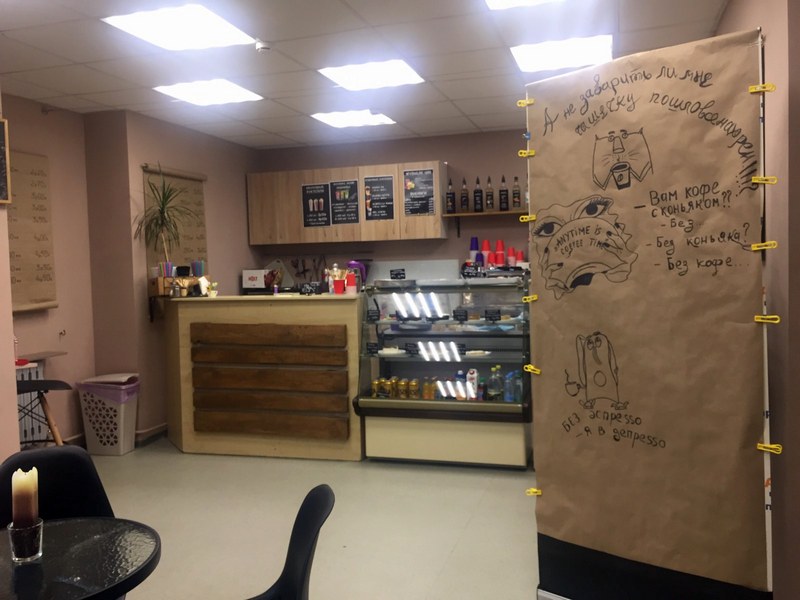 Кофейня на входе в бульвар «Пикассо»