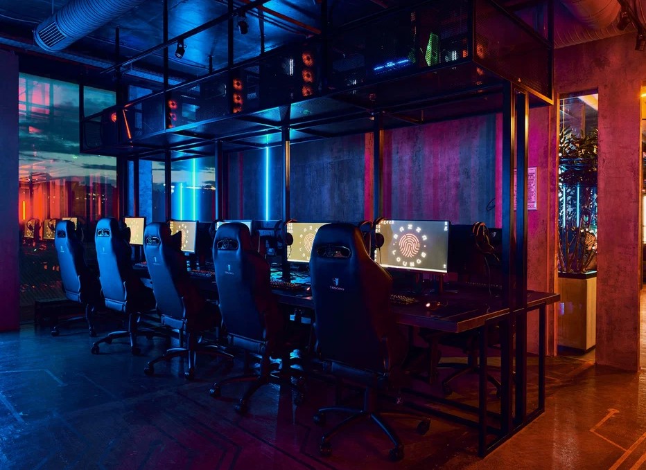 Компьютерный клуб в спальном микрорайоне