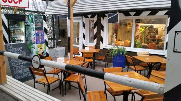 Кафе рядом с кинотеатром Беларусь