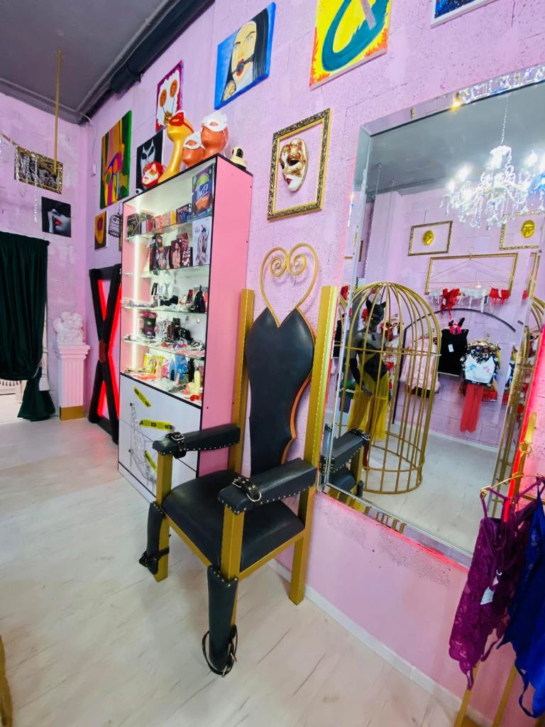 Бутик 18+ «Клубничка» + массажный кабинет