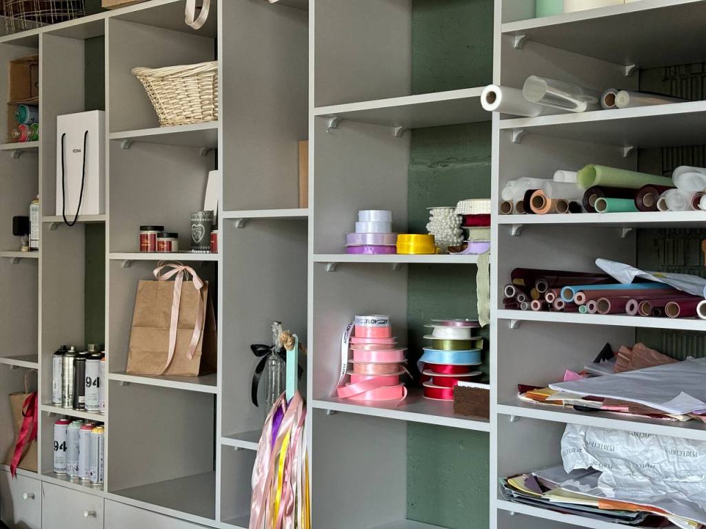 Салон цветов + кофейня в одном пространстве