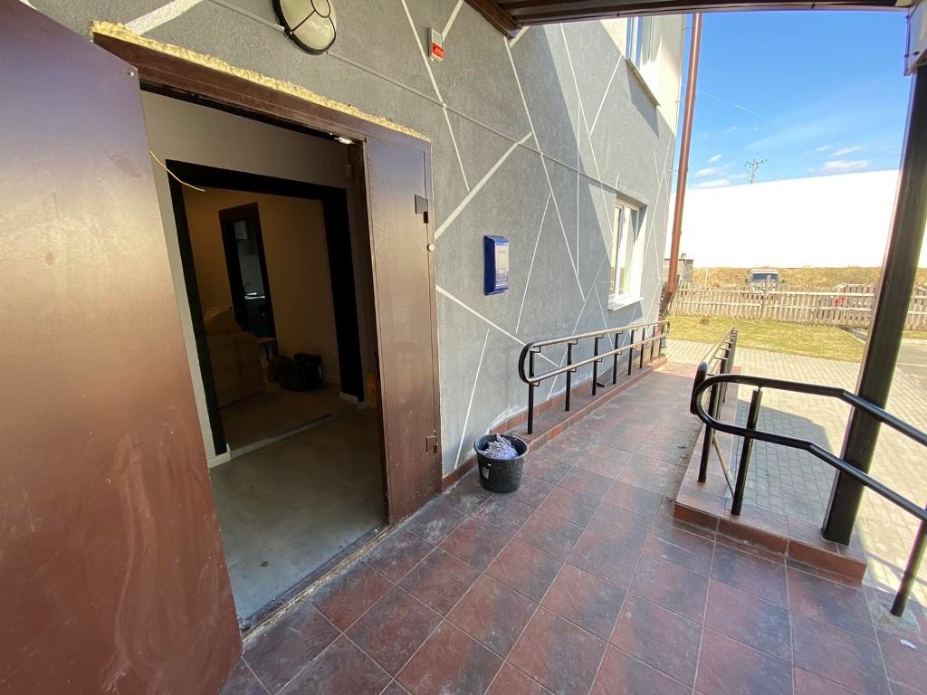 Салон-парикмахерская с помещением в собственности