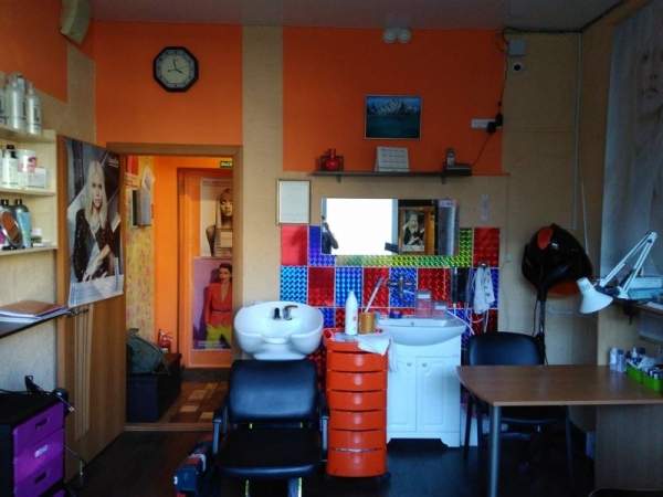 Маленькая парикмахерская в хорошем месте