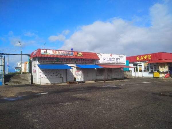 Павильон в великолепном месте на рынке Ждановичи