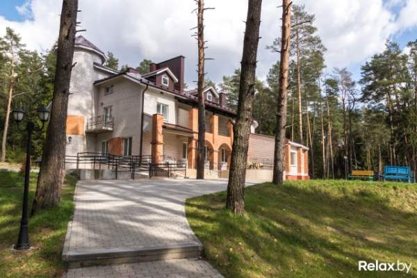 Продается загородный комплекс через аукцион.