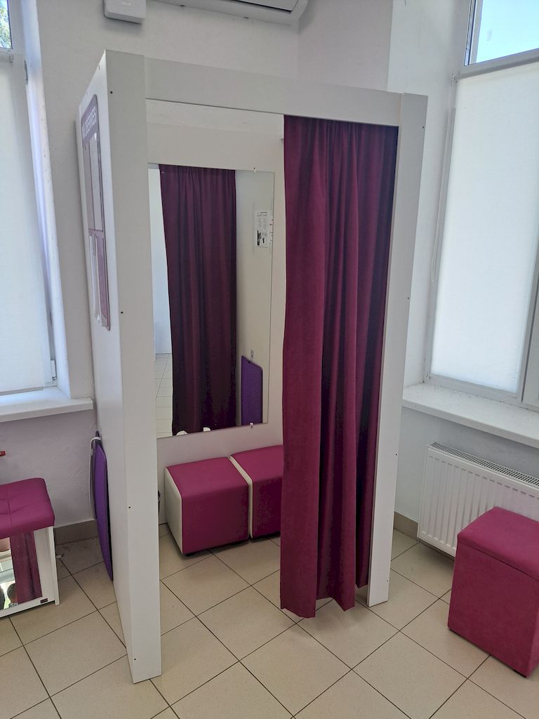 Пункт выдачи заказов возле Киевского сквера