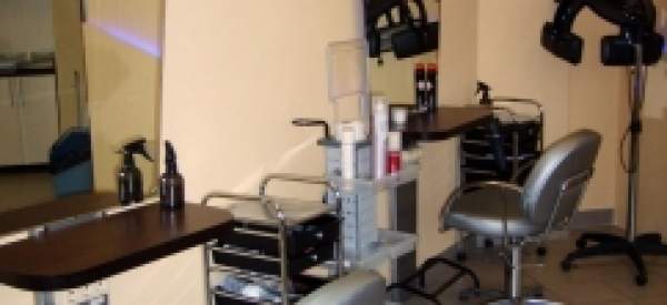 Продается парикмахерская салонного типа