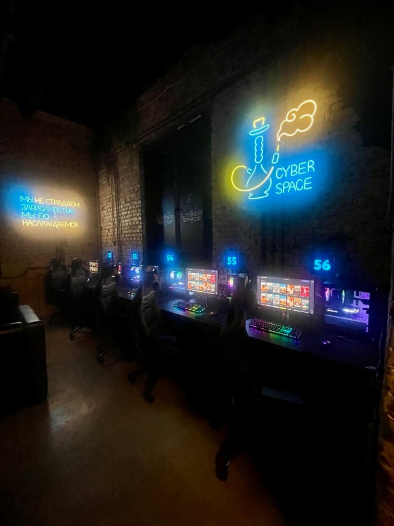 Киберлаундж «cyber space» у метро Молодежная