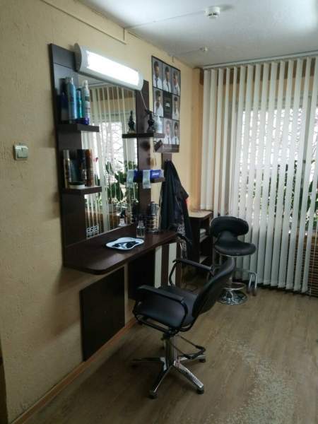 Парикмахерская с очень низкой арендой