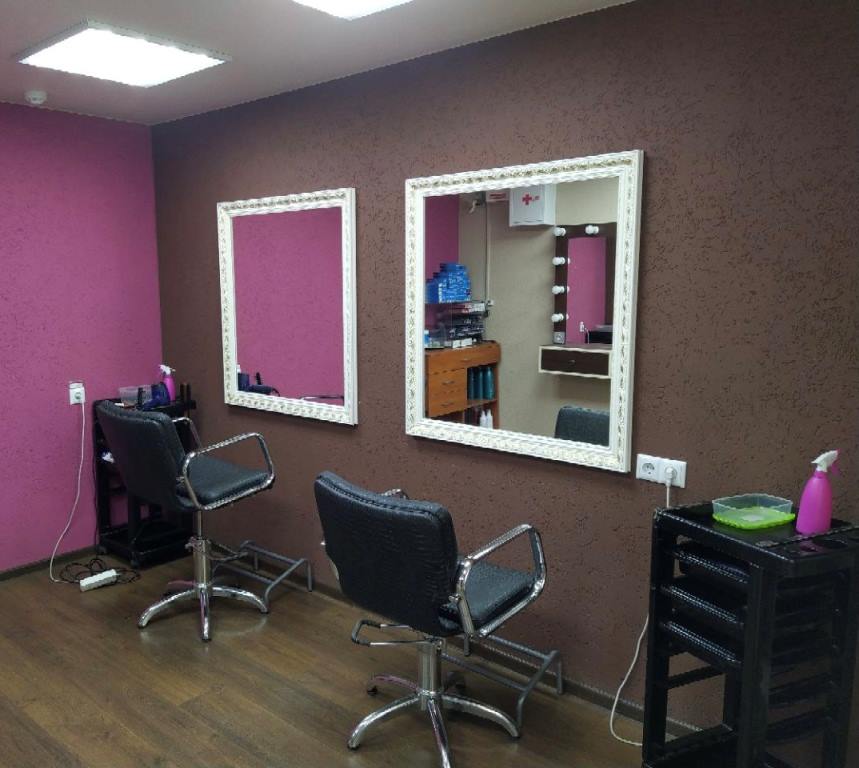 Парикмахерская без юр.лица рядом с метро Михалово