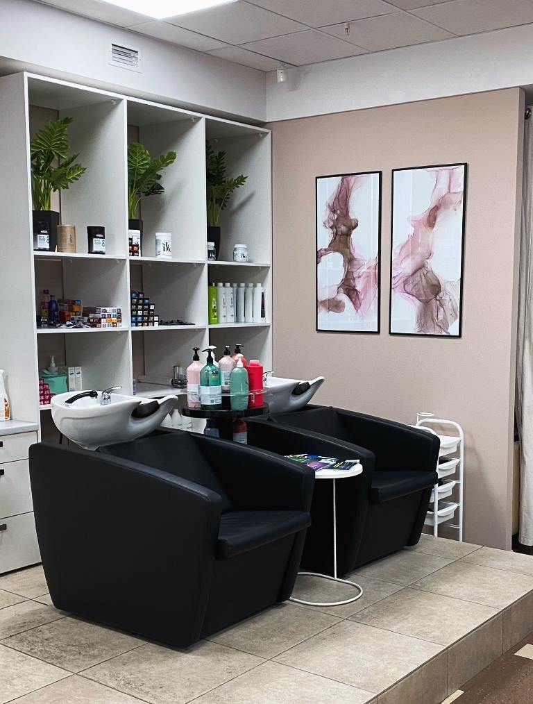 Право аренды помещения + имущество под салон красоты