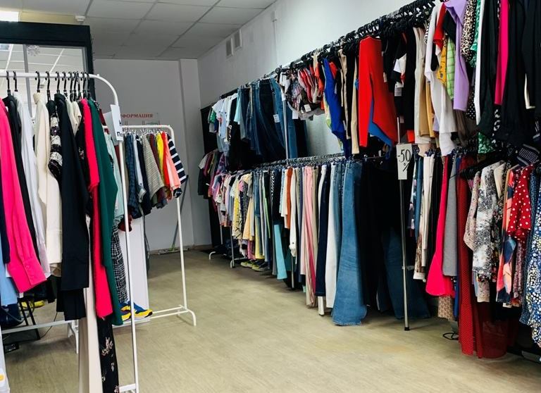 Магазин одежды СТОК в спальном районе