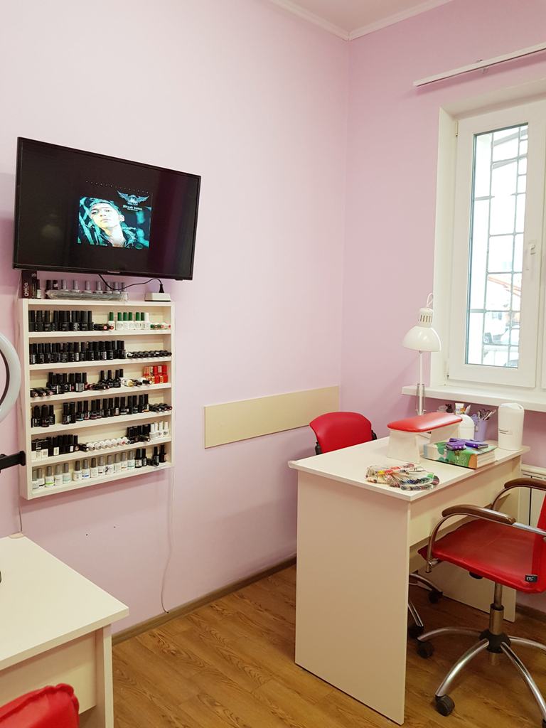 Нейл-студия возле метро Малиновка